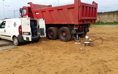 Placa de carga en la playa del Arbeyal