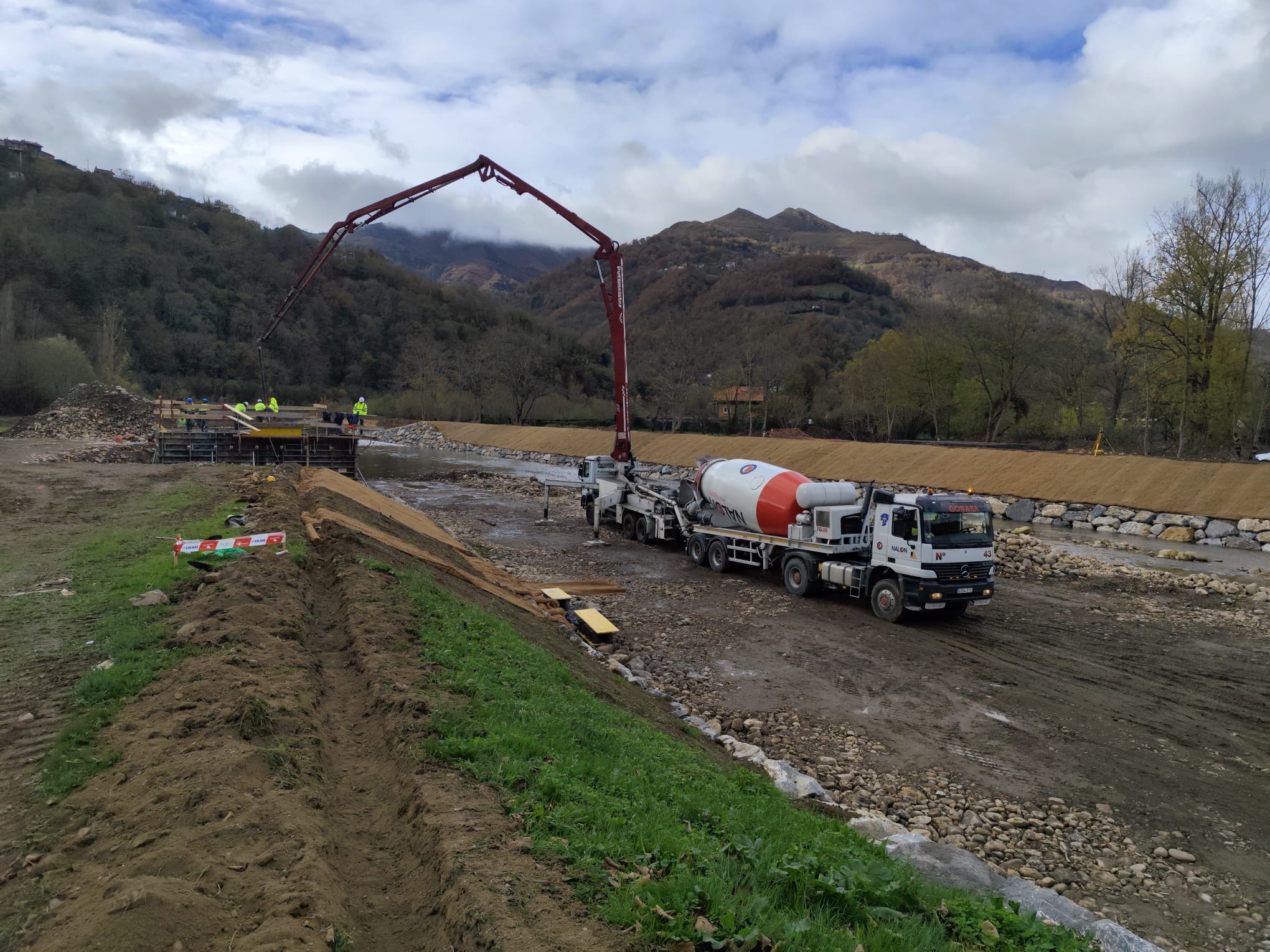 Proyecto de recuperación ambiental del río Nalón en La Chalana, T.M. de Laviana (Asturias)